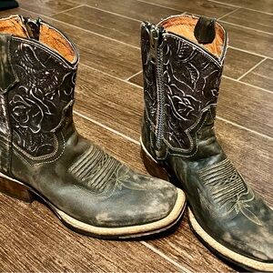 Dark brown distress, Leather